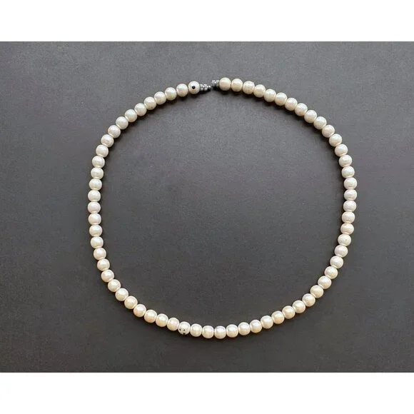 Shell bead, faux beige and white pearls, Olive shell pendant necklace set of 4 - Picture 6 of 10